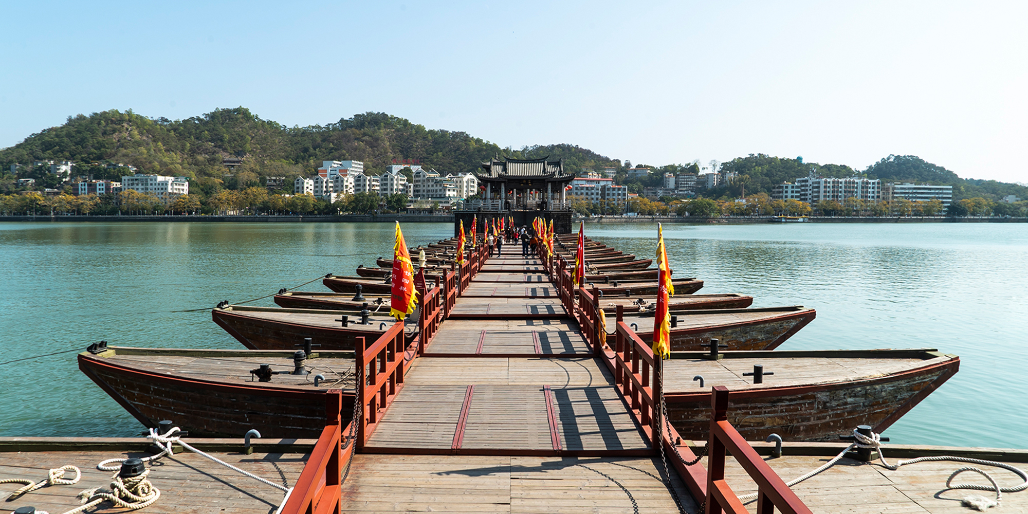潮州市 湘子橋上十八梭船