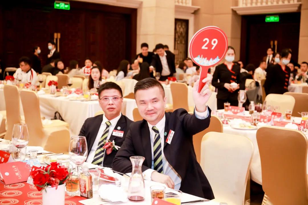 1-210H01AP3.jpg